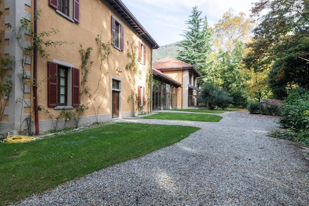 צ'רנוביו Bilocale Nel Parco Di Villa Erba מראה חיצוני תמונה